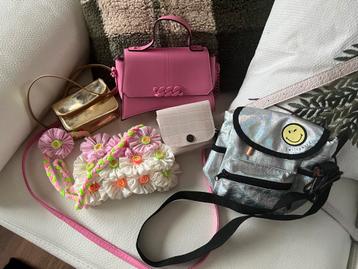 Lot sacs petite fille disponible aux enchères