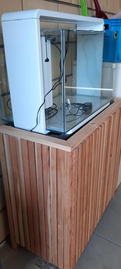 Aquarium sur châssis/armoire, Animaux & Accessoires, Poissons | Aquariums & Accessoires, Comme neuf, Aquarium vide, Enlèvement