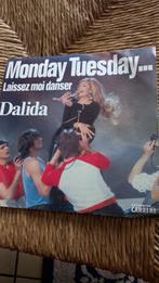 vinyl (45T) dalida "laissez moi danser", CD & DVD, Vinyles | Pop, Enlèvement ou Envoi, 1980 à 2000, Utilisé