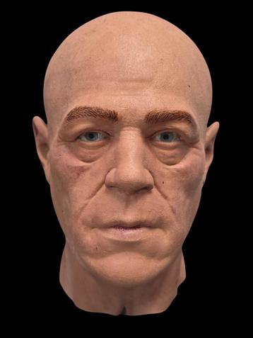 Tête de mannequin réaliste peinte à la main disponible aux enchères