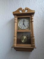 HORLOGE,en très bonne état et finition bois., Antiquités & Art, Enlèvement