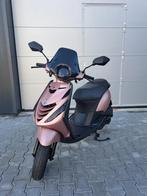 Trottinette Piaggio Zip 4T rose clair en option complète (Cl, Vélos & Vélomoteurs, Autres modèles, Comme neuf, Classe B (45 km/h)
