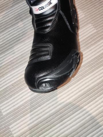 Botte moto taille 46 marque Course disponible aux enchères