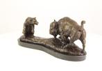 Grande statue en bronze d'un taureau et d'un ours LIVRAISON, Antiquités & Art, Envoi, Bronze